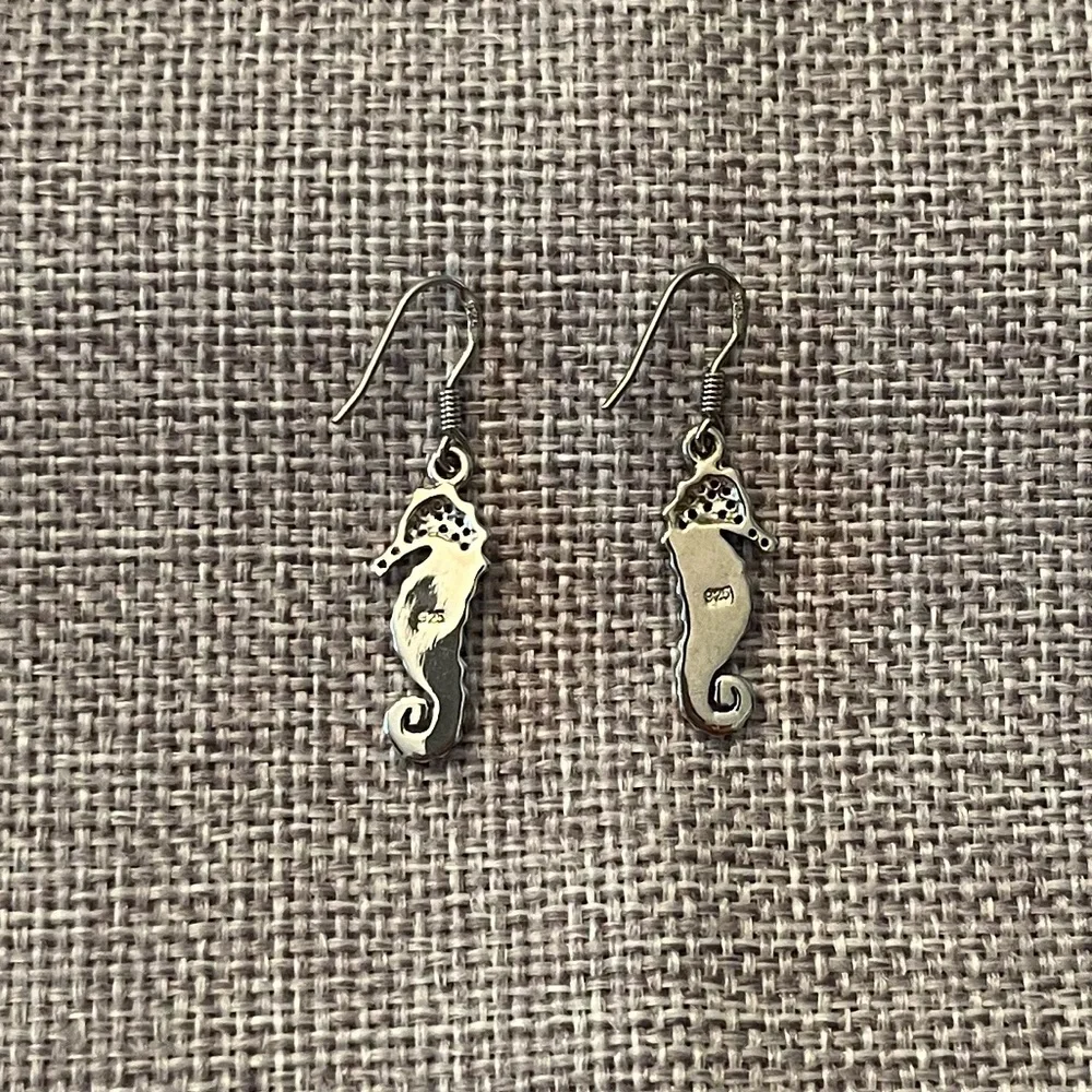 N/A seahorse dangle
